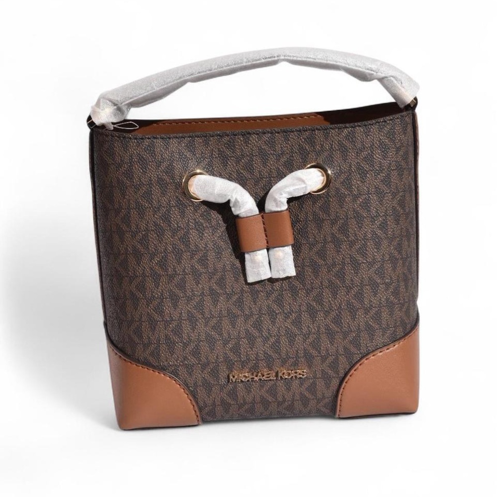 Michael Kors Mercer bucket bag - Picture 4 of 16